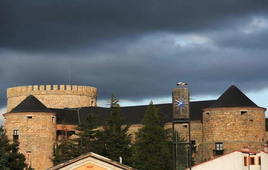 Apartamento Castilla Las Navas Del Marques Bagian luar foto